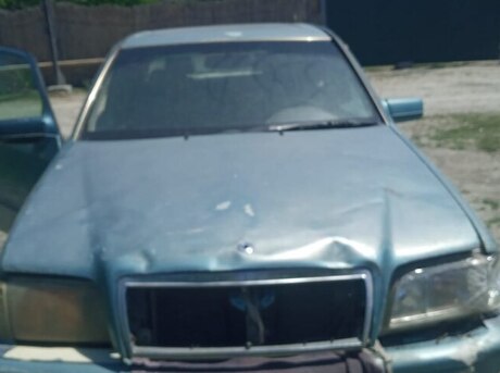 Mercedes C 200