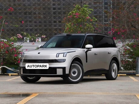 Lynk & Co 900