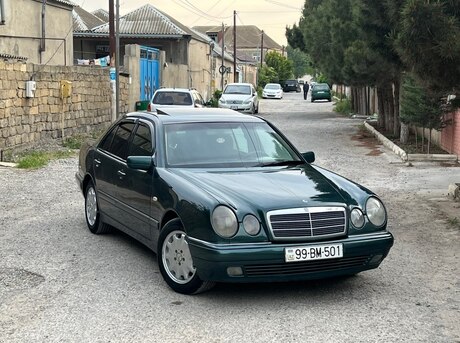 Mercedes E 240