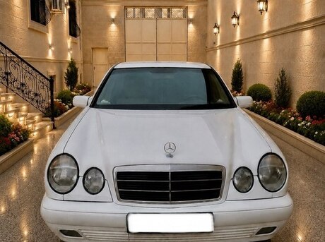 Mercedes E 230