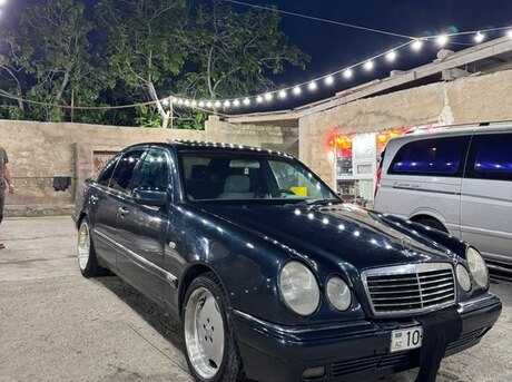 Mercedes E 240