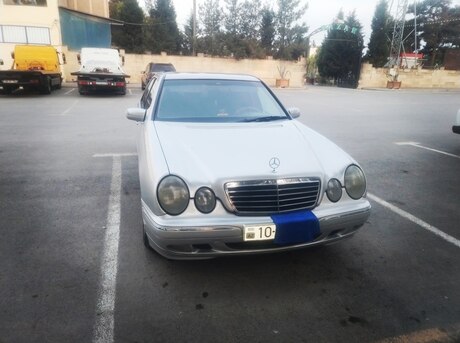Mercedes E 240