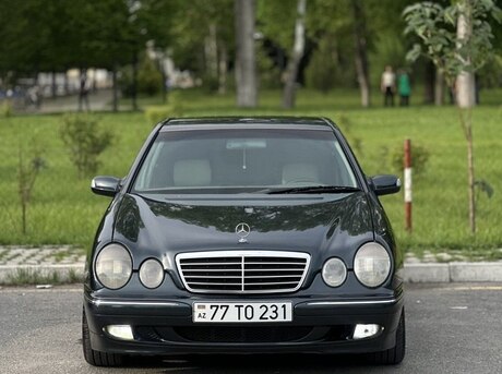 Mercedes E 220