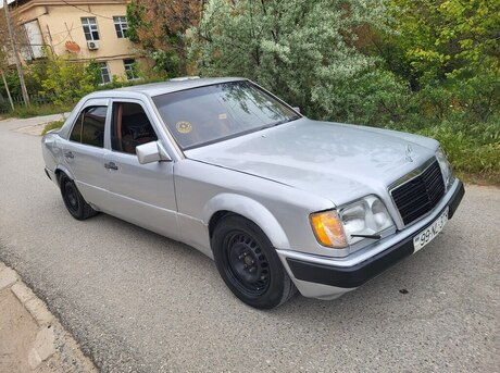 Mercedes E 220