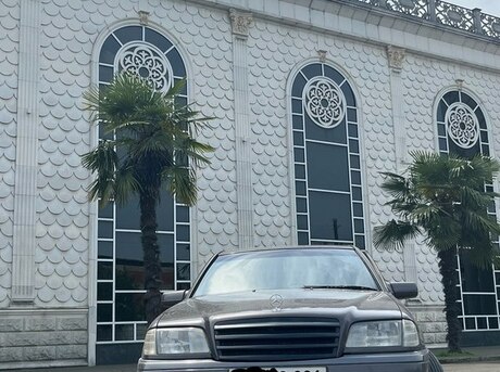 Mercedes C 180