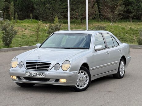 Mercedes E 240