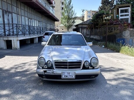 Mercedes E 300