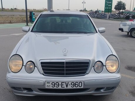 Mercedes E 200