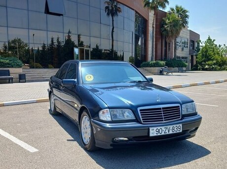 Mercedes C 200