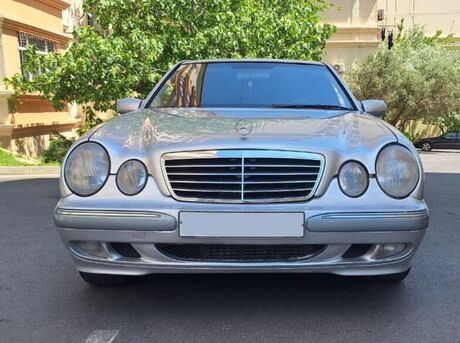 Mercedes E 220