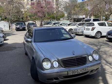 Mercedes E 220