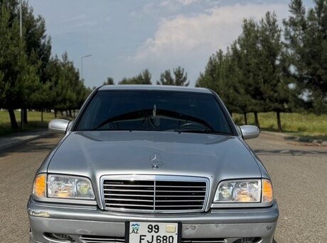 Mercedes C 200