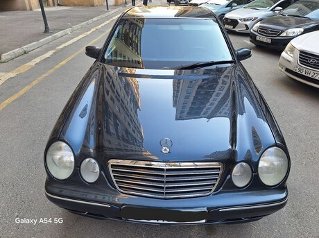 Mercedes E 240