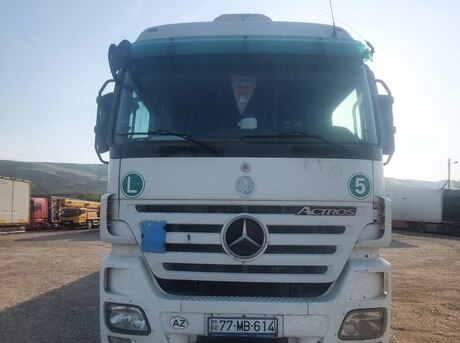 Mercedes Actros 2544