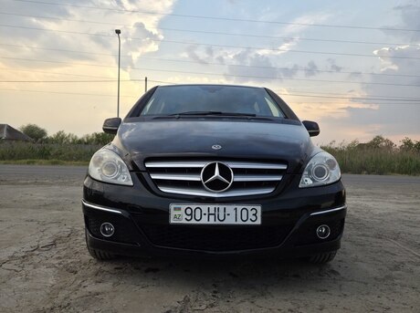 Mercedes B 180