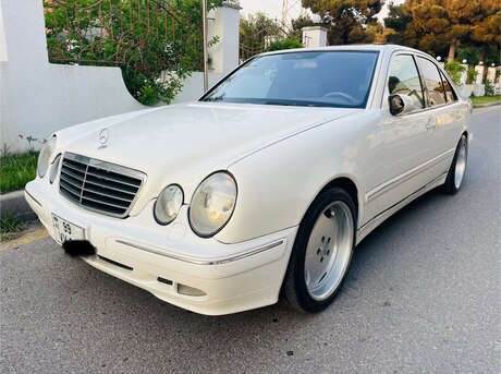 Mercedes E 320