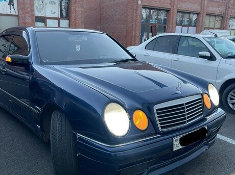 Mercedes E 230