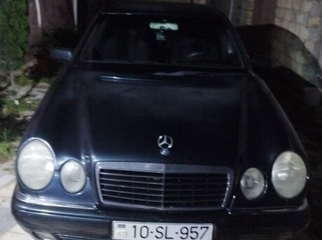 Mercedes E 240