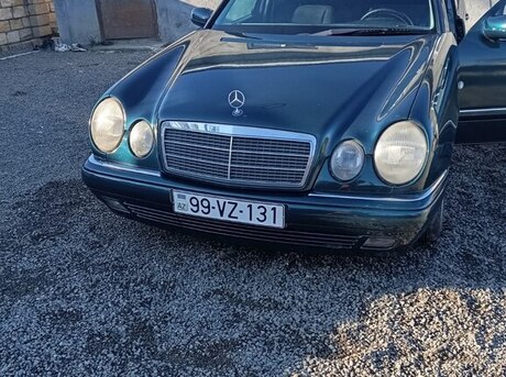 Mercedes E 200