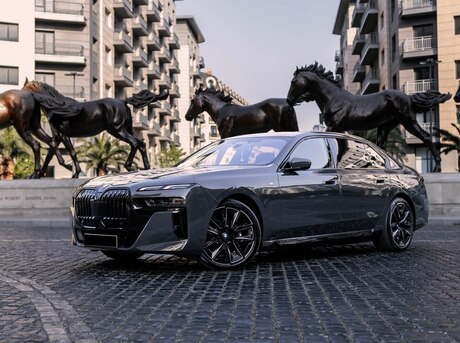 BMW i7