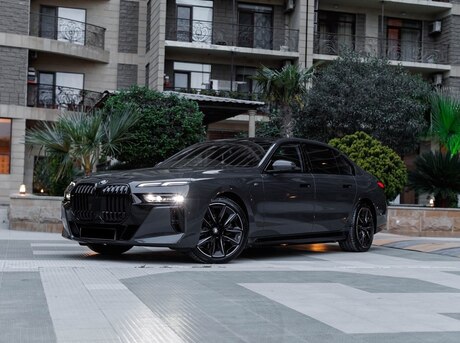 BMW i7