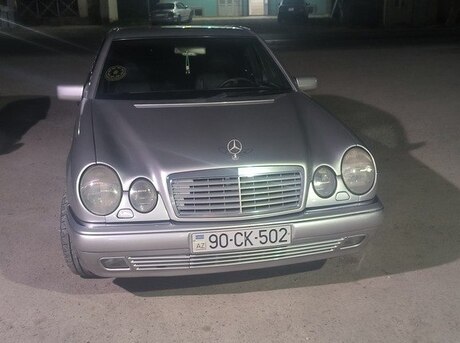 Mercedes E 220