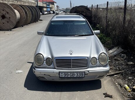 Mercedes E 240