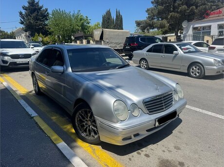 Mercedes E 200