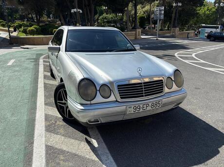 Mercedes E 220