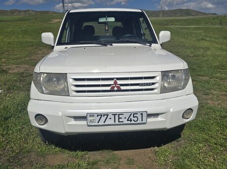 Mitsubishi Pajero io