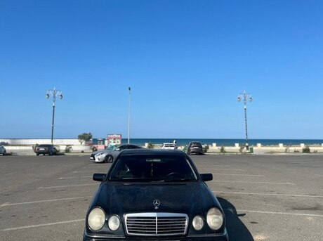 Mercedes E 240