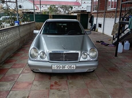 Mercedes E 240