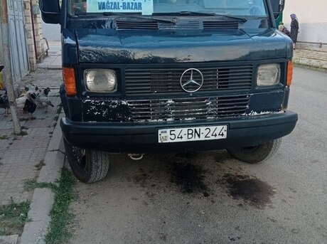 Mercedes 208 D