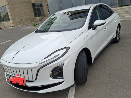 Hongqi E-QM5