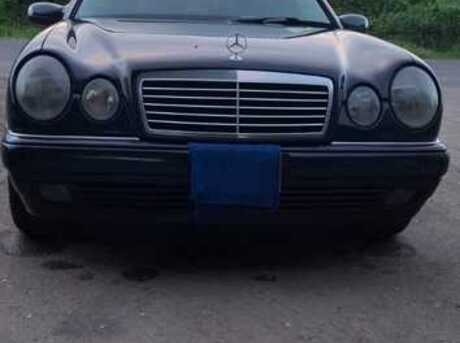 Mercedes E 200
