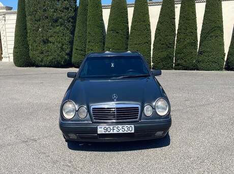 Mercedes E 230