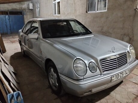 Mercedes E 200