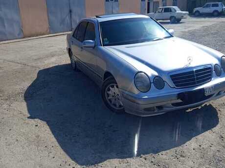 Mercedes E 220