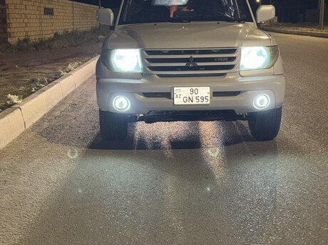 Mitsubishi Pajero io