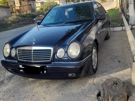 Mercedes E 230