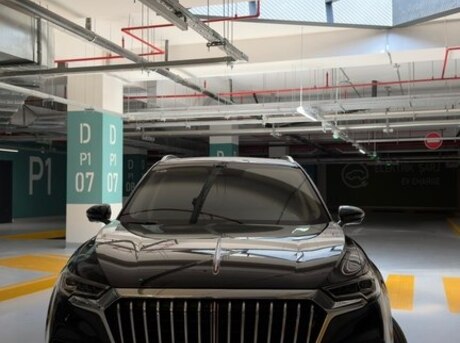 Hongqi HS5