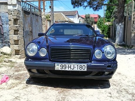 Mercedes E 200