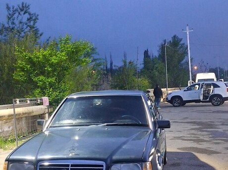 Mercedes 220 E