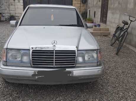 Mercedes 220 E