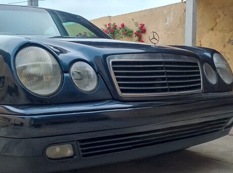 Mercedes E 230