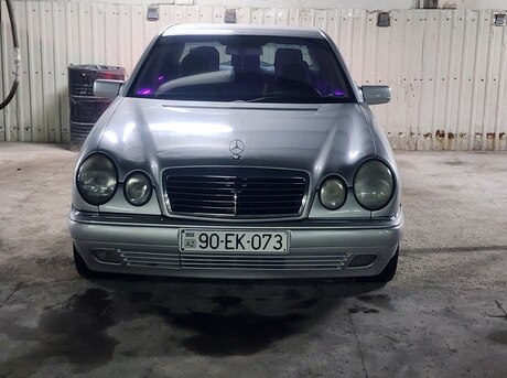 Mercedes E 240