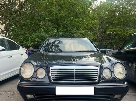 Mercedes E 240