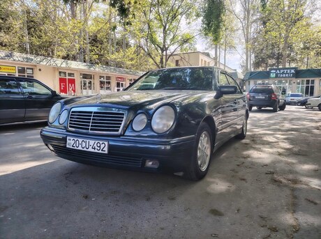 Mercedes E 200