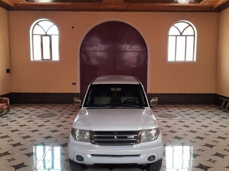 Mitsubishi Pajero io