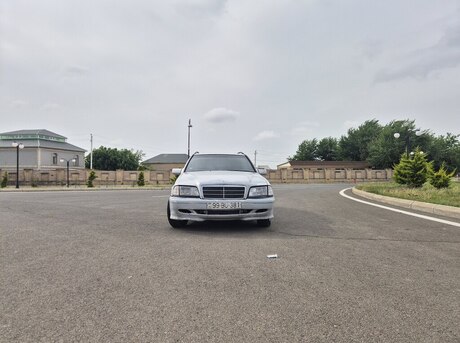 Mercedes C 220